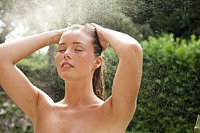 日漫风科幻恐怖视觉小说游戏《红色太空》现已上线Steam平台